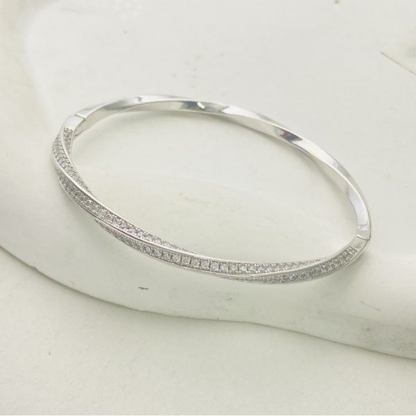 Affordable Luxury Fashion Half Circle Full Diamond Mobius Bracelet