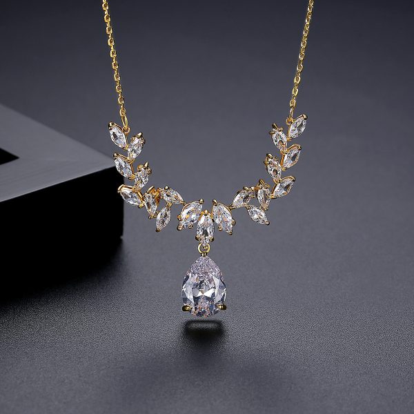 Water Drop Pendant Copper Inlaid Zircon Crystal Super Shining Necklace