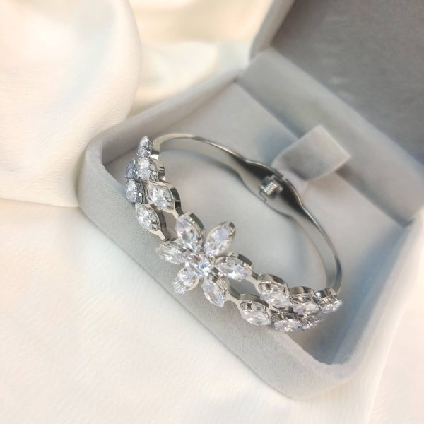 Japanese And Korean New Zircon Flower Titanium Steel Bracelet For Women