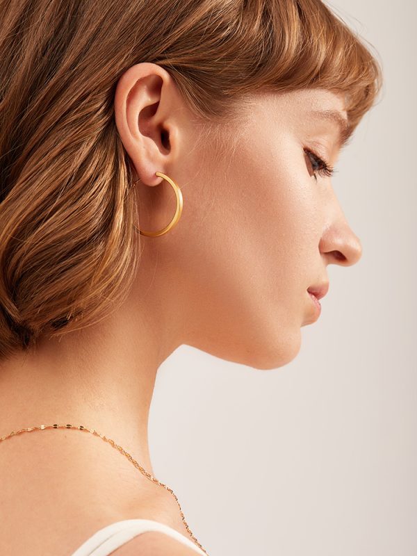 French minimalist circle ear buckle
