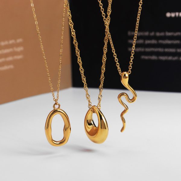 5630111d-b2d9-415e-ad42-d9aa06b32dc3.jpg Popular Geometric Irregular Glossy Ring Snake Pendant Clavicle Chain