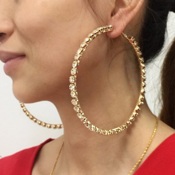 Exaggerated big circle ear circle