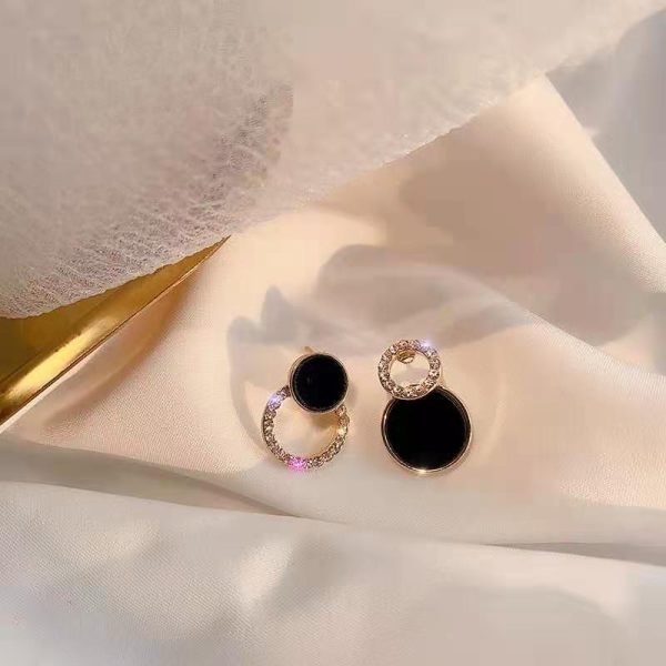 Women's Temperament Geometric Asymmetric Circle Earrings