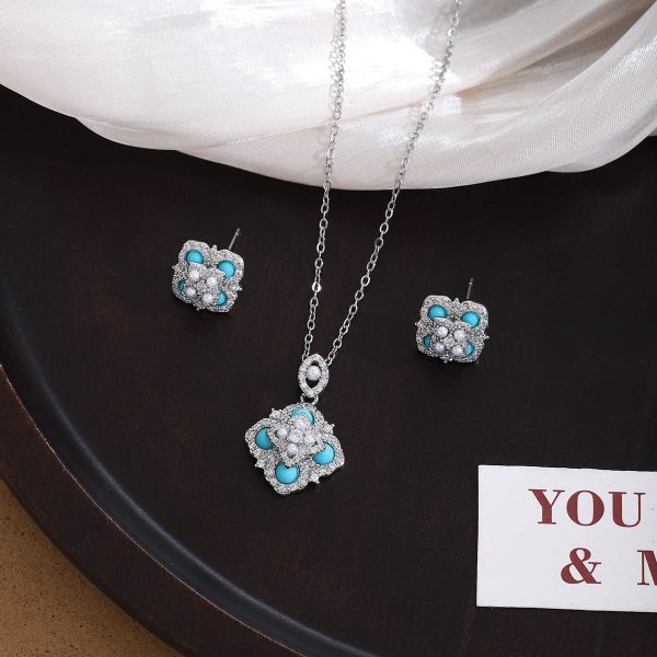 Natural Turquoise Four-leaf Flower Pearl Necklace Ear Stud