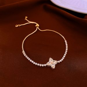 Elegant Zircon Four-petal Flower Bracelet