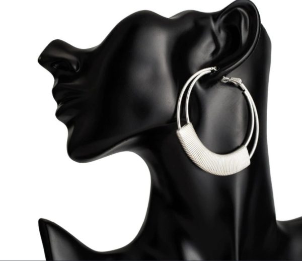 Twisted Diamond Geometric Circle Stud Earrings