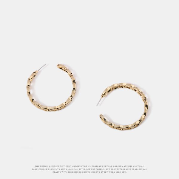 European And American Circle Cold Wind Stud Earrings Are Popular