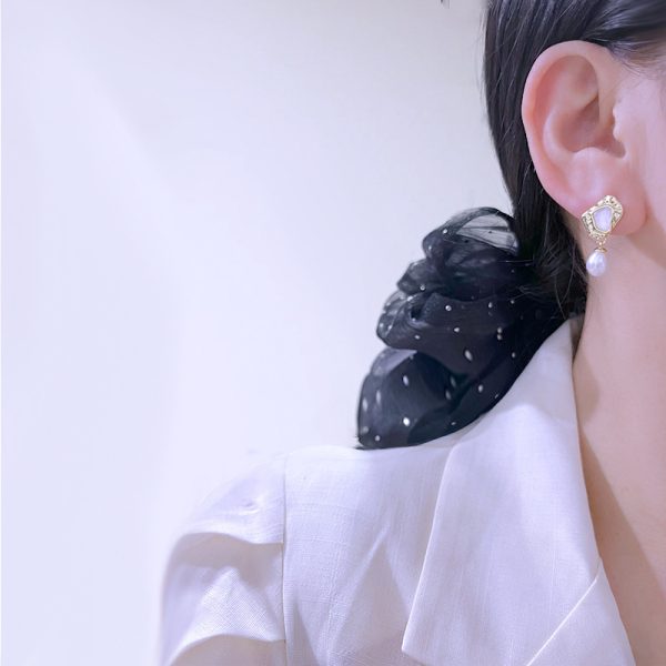 Natural Freshwater Pearl High-grade Mother Shell Earrings Baroque Style Suit
