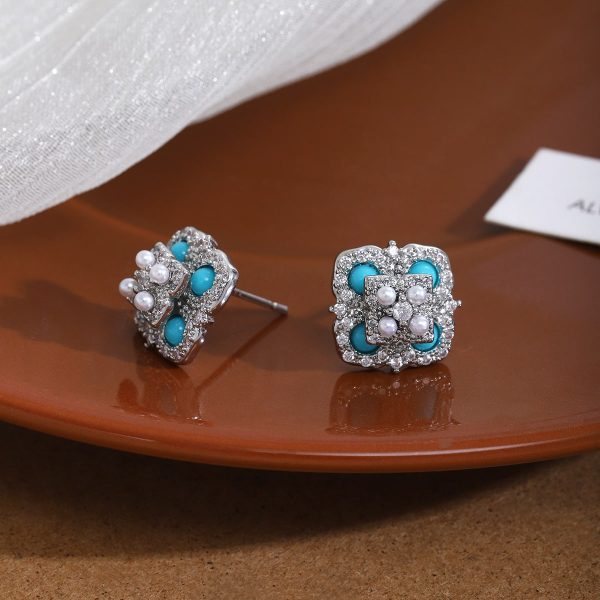 Natural Turquoise Four-leaf Flower Pearl Necklace Ear Stud