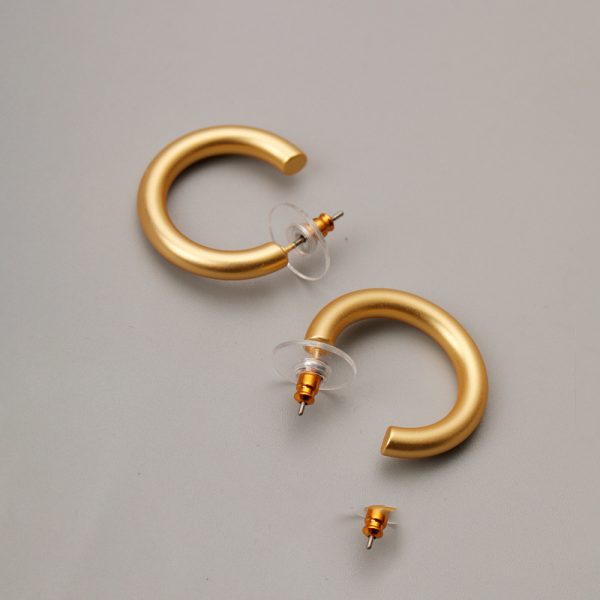 European And American Simple Atmospheric Circle Stud Earrings