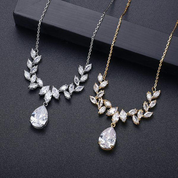 Water Drop Pendant Copper Inlaid Zircon Crystal Super Shining Necklace