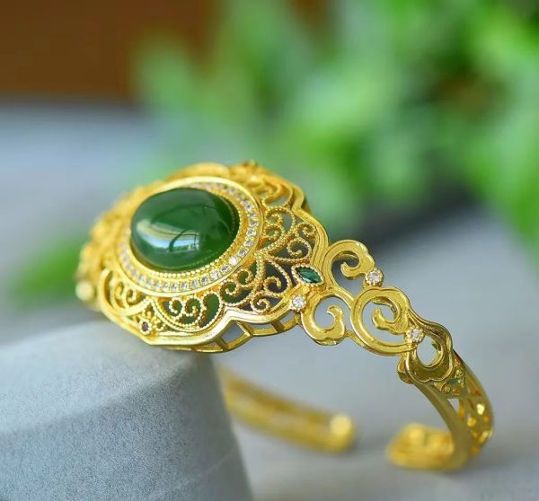 Oval Bracelet Hollow Filigree With Diamond