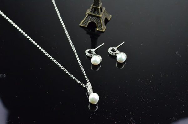 Simple Fashion Necklace Elegant Pearl Women's
