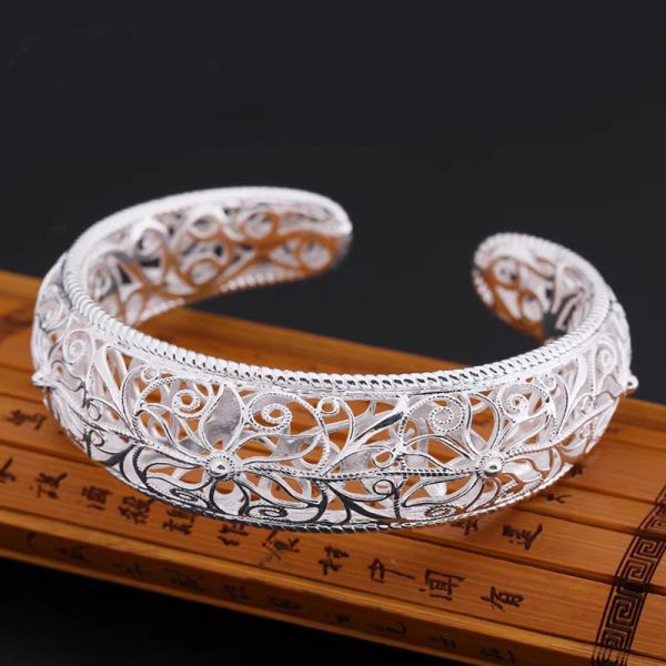 Women's Hollow-out Wide-faced Filigree Bracelet