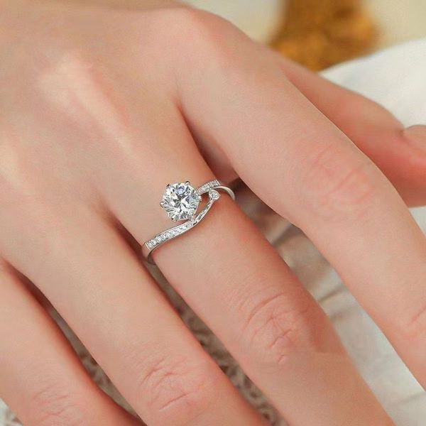 S925 Sterling Silver Inlaid Moissanite Starry Track Ring
