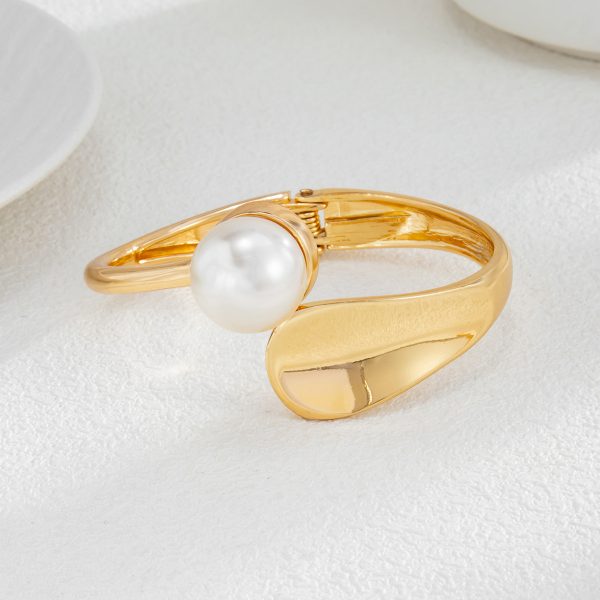 Ornament Irregular Fashion Pearl Bracelet Fashion Open Bracelet For Women