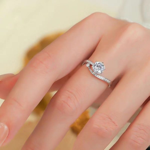 S925 Sterling Silver Inlaid Moissanite Starry Track Ring