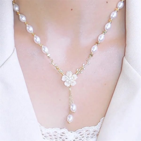 Popular High-grade Light Luxury Minority Exquisite Sweater Chain
