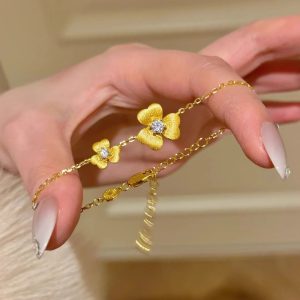 Gold-feeling Gold Ancient Brushed Clover Bracelet For Women Mild Luxury Retro