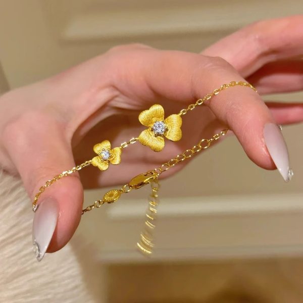 Gold-feeling Gold Ancient Brushed Clover Bracelet For Women Mild Luxury Retro