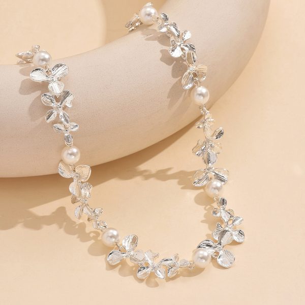 Bright Silver Flower Pearl Curved Needle Necklace