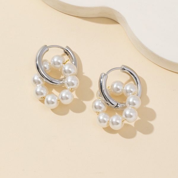 Pearl And Circle Design Fashion Earrings