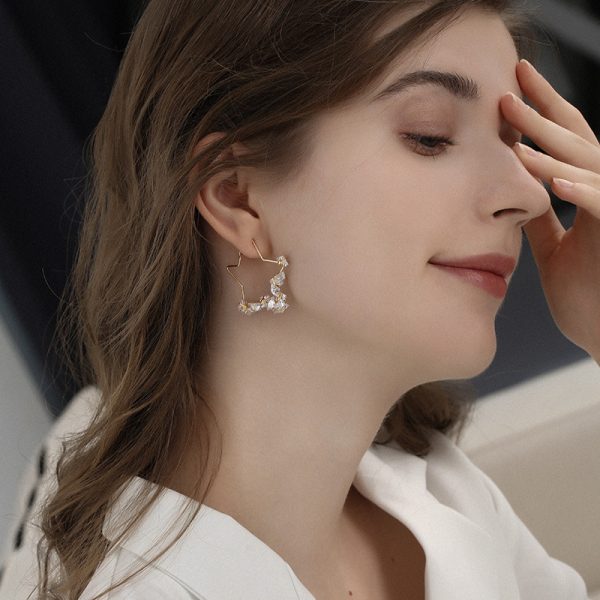 Hong Kong style exaggerated temperament large circle fashion earrings women's five-pointed star design sense fashion simple geometric creative earrings