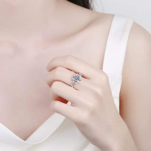 S925 Sterling Silver Flowers Four-claw Moissanite Ring