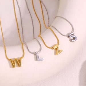 8b8ca48c-793c-4fb4-9f20-c3061eacb225.jpg 18k Gold Titanium Steel Necklace With 26 English Letters