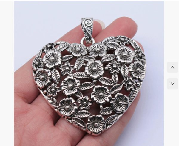 Hollow Flower Love Pendant European And American