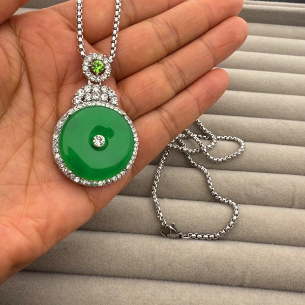 95a4e94c-6968-435d-8a95-681ac907ee92.jpg Artificial Chalcedony Lucky Pendant Pendant Emerald Green Safety-blessing Card Necklace Temperament
