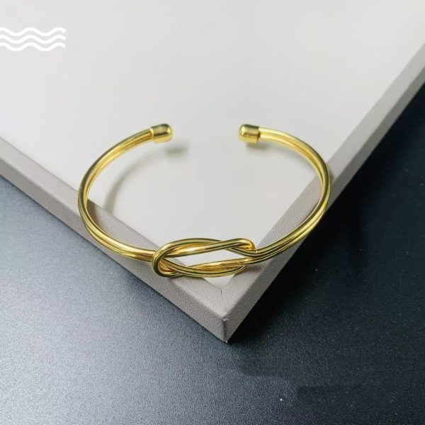 Love Knotted Brass Bracelet Design Light Luxury Opening