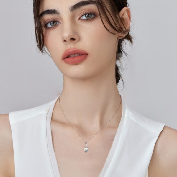Water Drop Pendant Female Light Luxury Silver Necklace