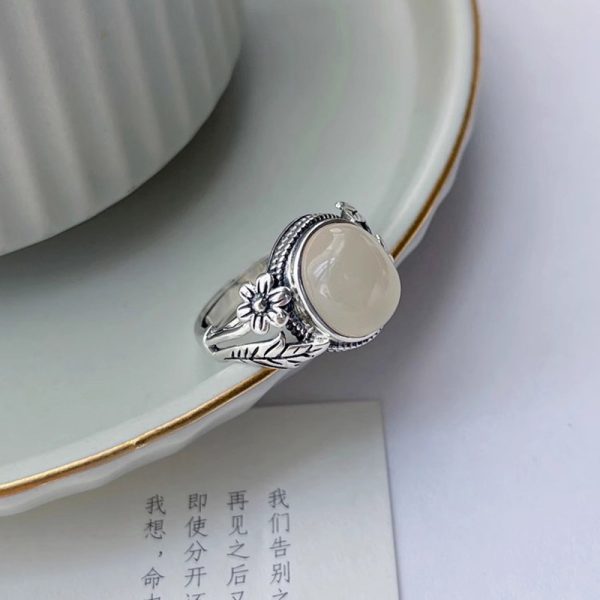 White Chalcedony Vintage Ring Versatile Personality