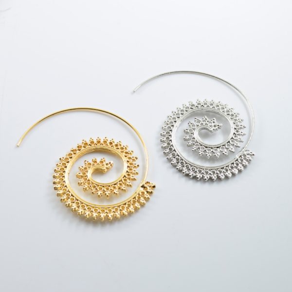 Personalized Circle Spiral Ear Clip