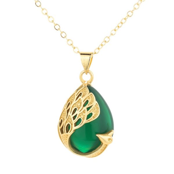 Women's Fashionable Green Chalcedony Necklace With Imitation Simple Crystal Peacock Pendant