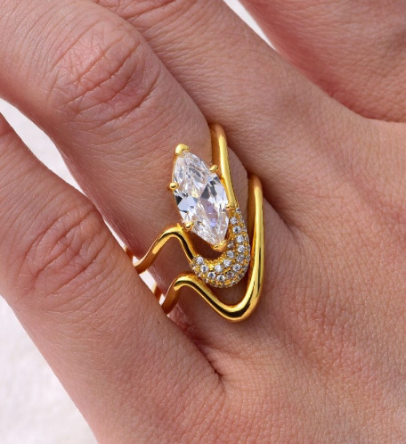 Light Luxury Advanced Moissanite Ring Horse Eye Main Stone Hollow Curve Design Sense