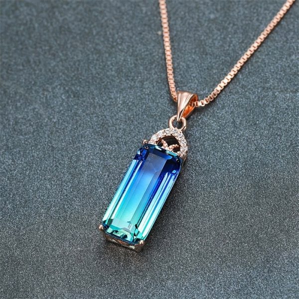 9c895e6c-f031-471f-af13-43a41db1e087.jpg Light Extravagant Love Heart Diamond Square Pendant Necklace