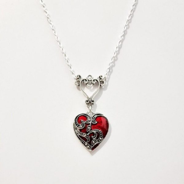 Personalized Victorian Heart-shaped Necklace