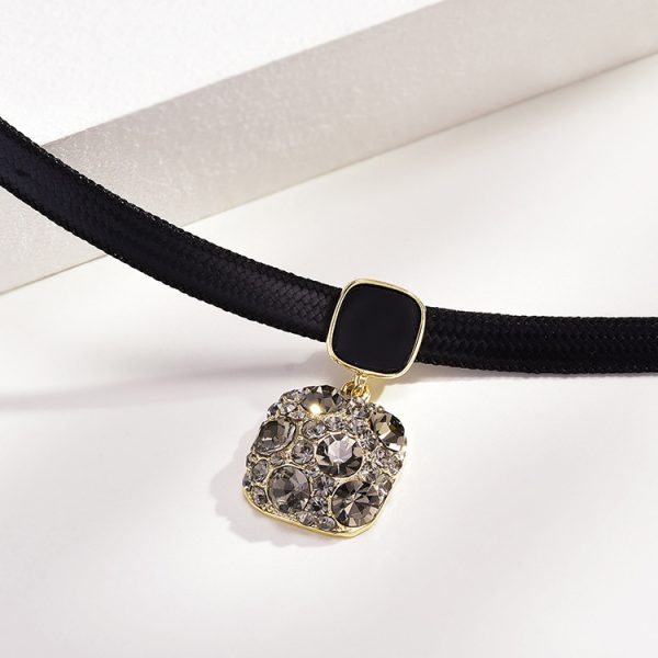 Alloy Black & Rhimestone Square Short Necklace