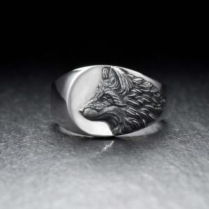 European And American Retro Domineering Wolf Shape