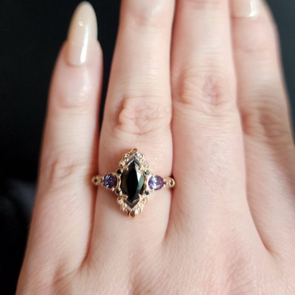 Rose Gold Inlaid Black Horse Eye Ring Mid-ancient Colored