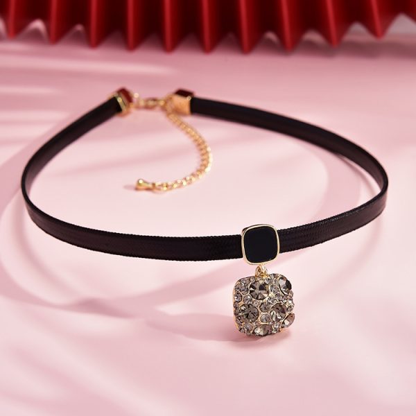 Alloy Black & Rhimestone Square Short Necklace