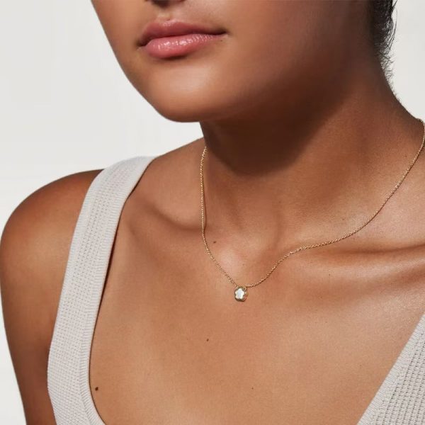 White Mother Shell Flower Necklace