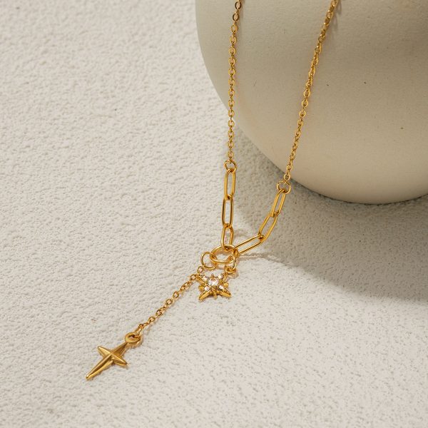 Classic Style 18K Gold Stainless Steel Necklace With White Diamond Eight-pointed Stars