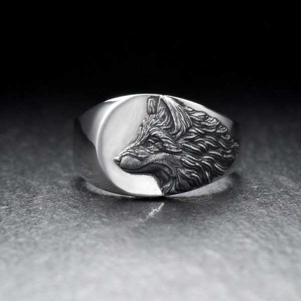 European And American Retro Domineering Wolf Shape