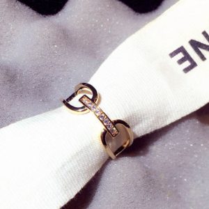 Inlaid Zircon Elegant Geometric Women's Ring