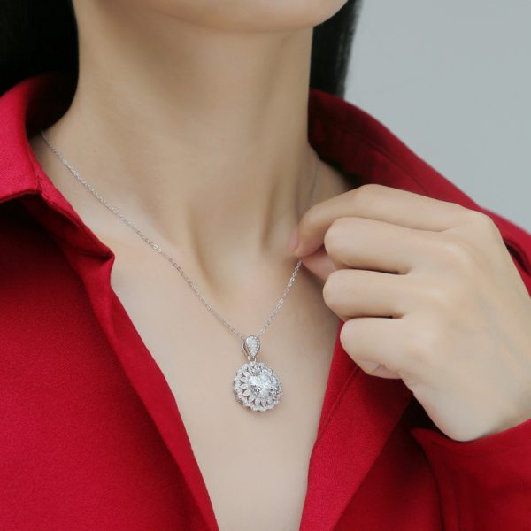 O1CN01d2YsNq2AkQiGjKlUd_1110428241-0-cib.jpg S925 Silver Necklace Dreamlike Pendant Moissanite