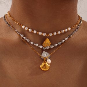 French Vintage Shell Jeweled Pendant Design Sense