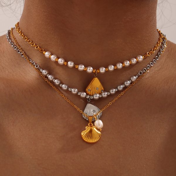 French Vintage Shell Jeweled Pendant Design Sense